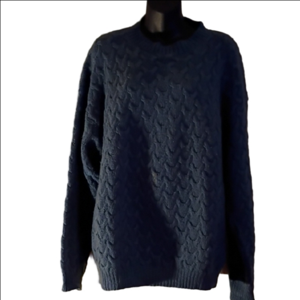 Saks Fifth Avenue Navy Crewneck Vintage 100 Percent Cashmere Sweater. Size Large